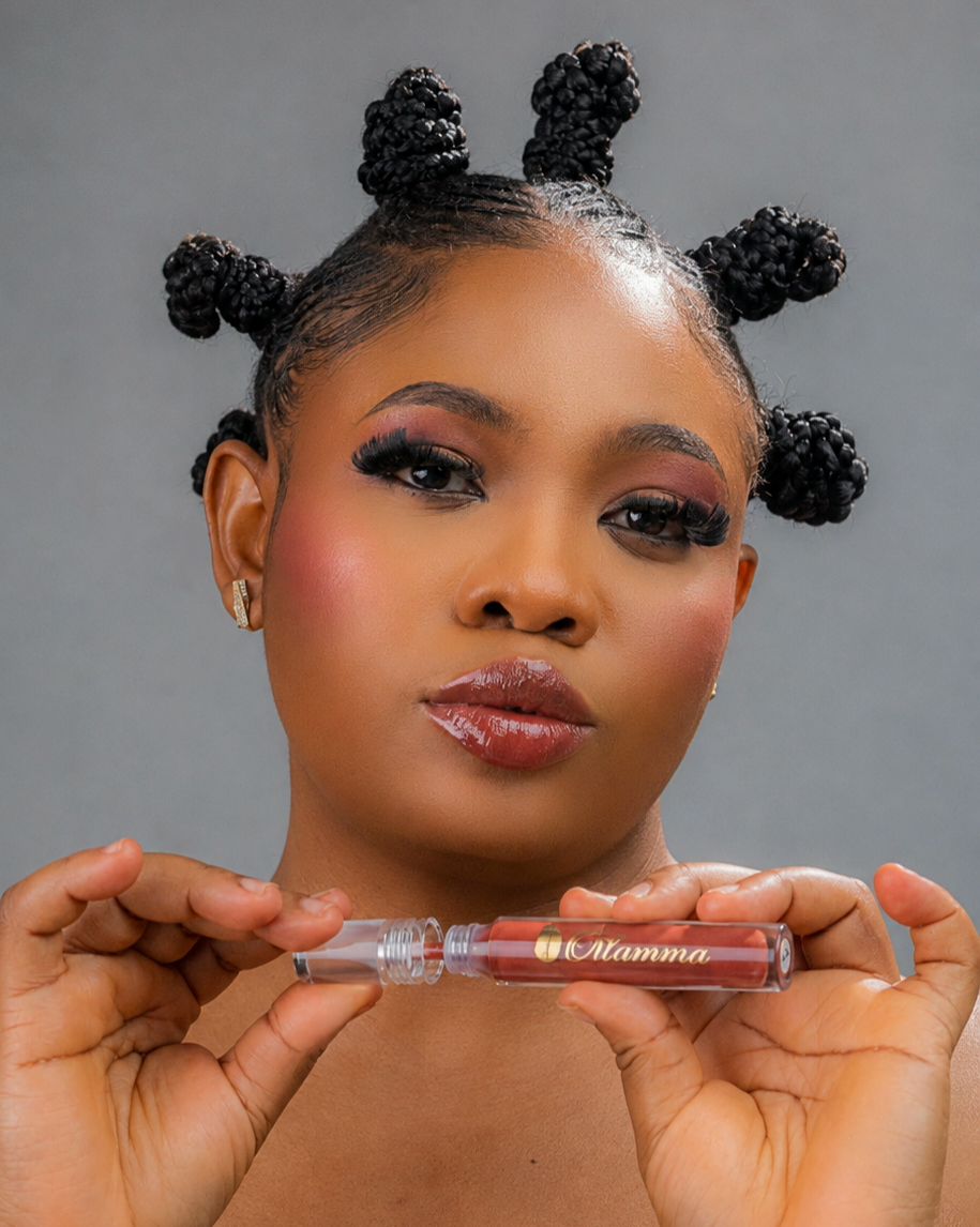 Model wearing Oma nude gloss